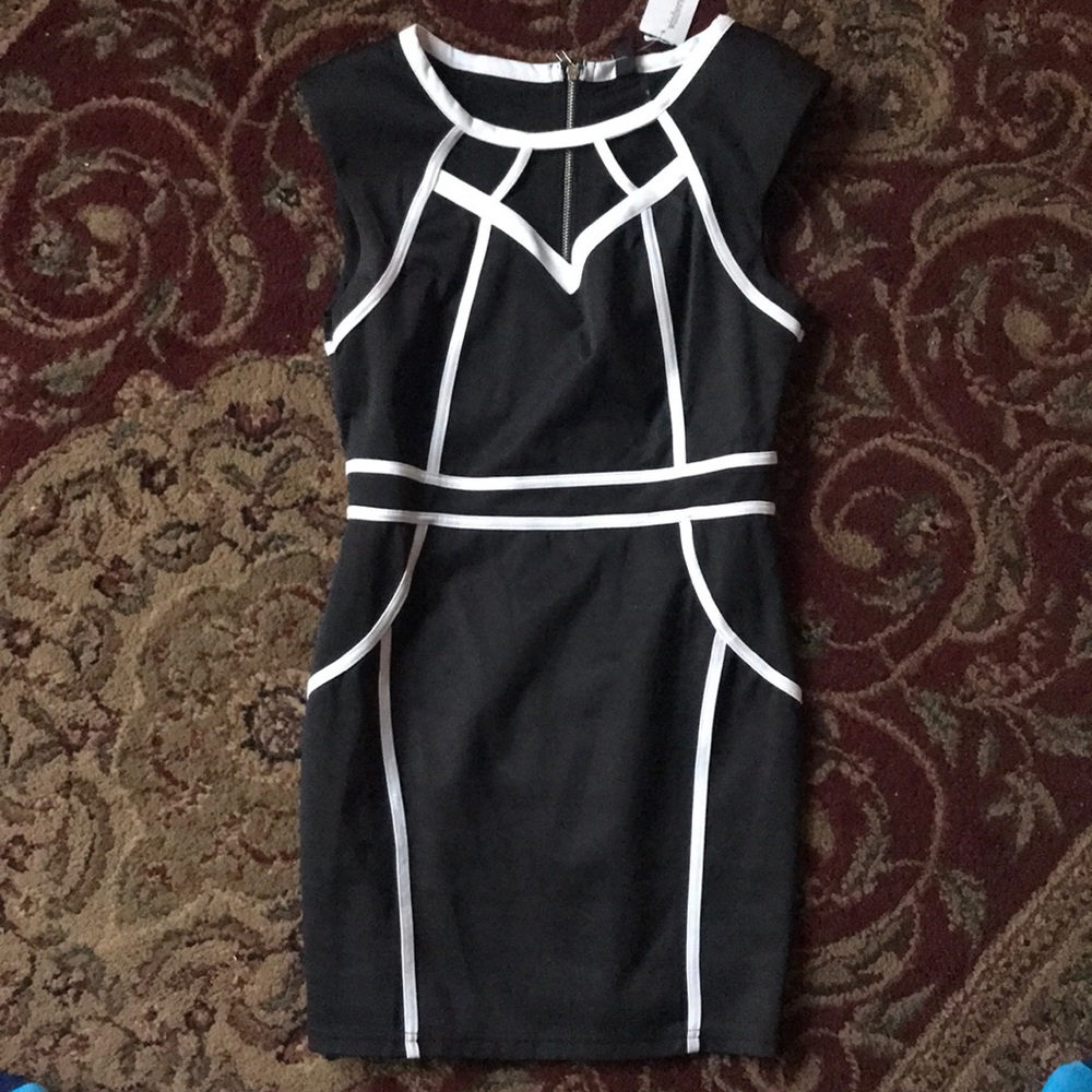 Black and White elegant dress NEVER WORN